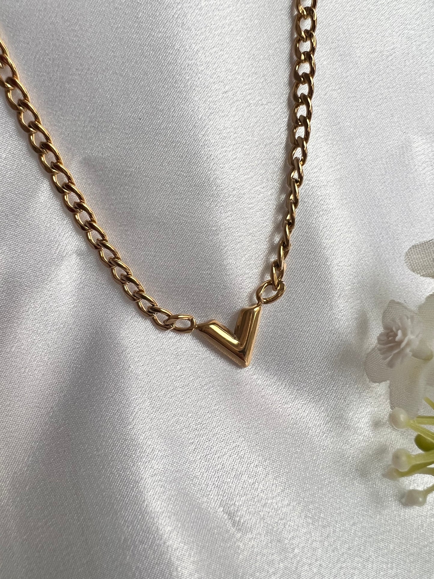 V Necklace - Gold