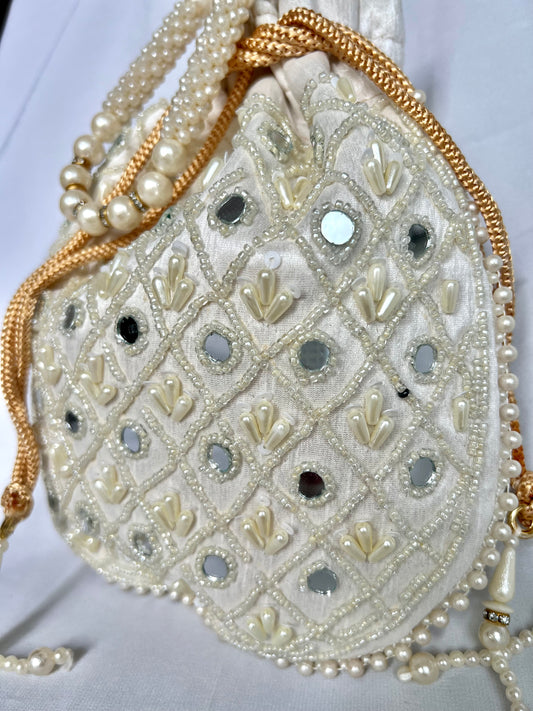 Potlibag Asees - White