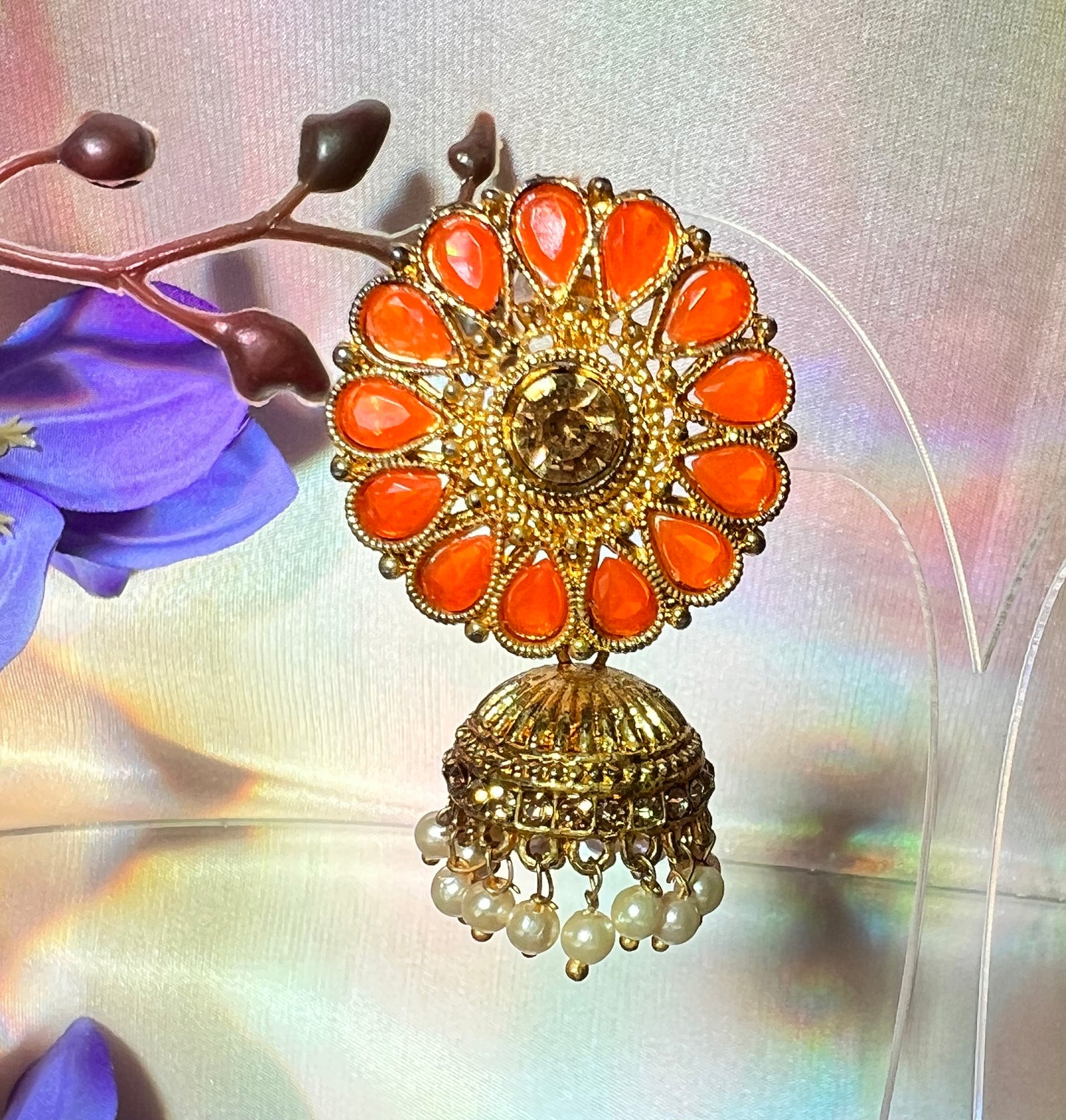 Kleine orangefarbene Jhumka-Ohrringe