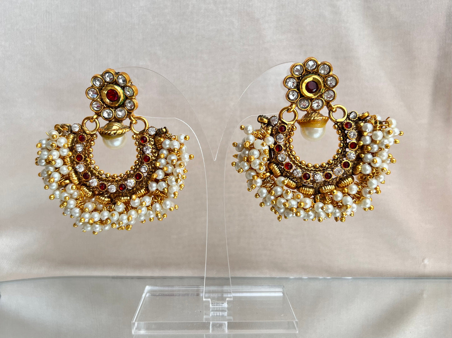 Earrings with white beads